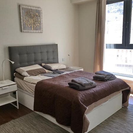 Luxurious Central Apartment With Pool ยิบรอลตาร์ ภายนอก รูปภาพ